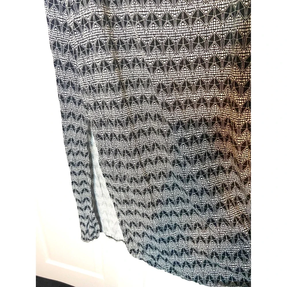 Geometric Tribal Print Maxi Skirt Black White Stretch Back Slit M